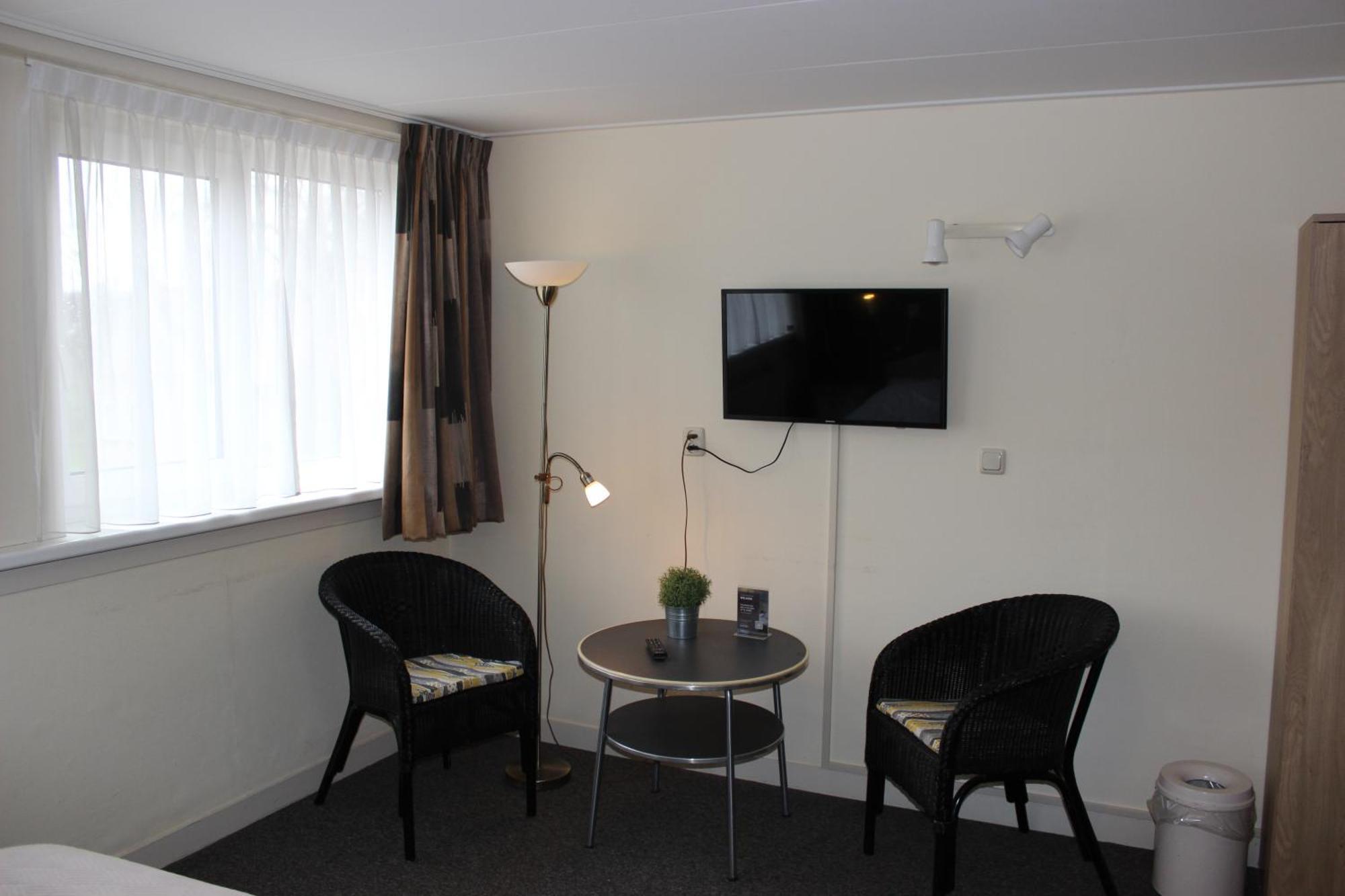 Hotel Cafe Restaurant De Klok Buren  Zimmer foto