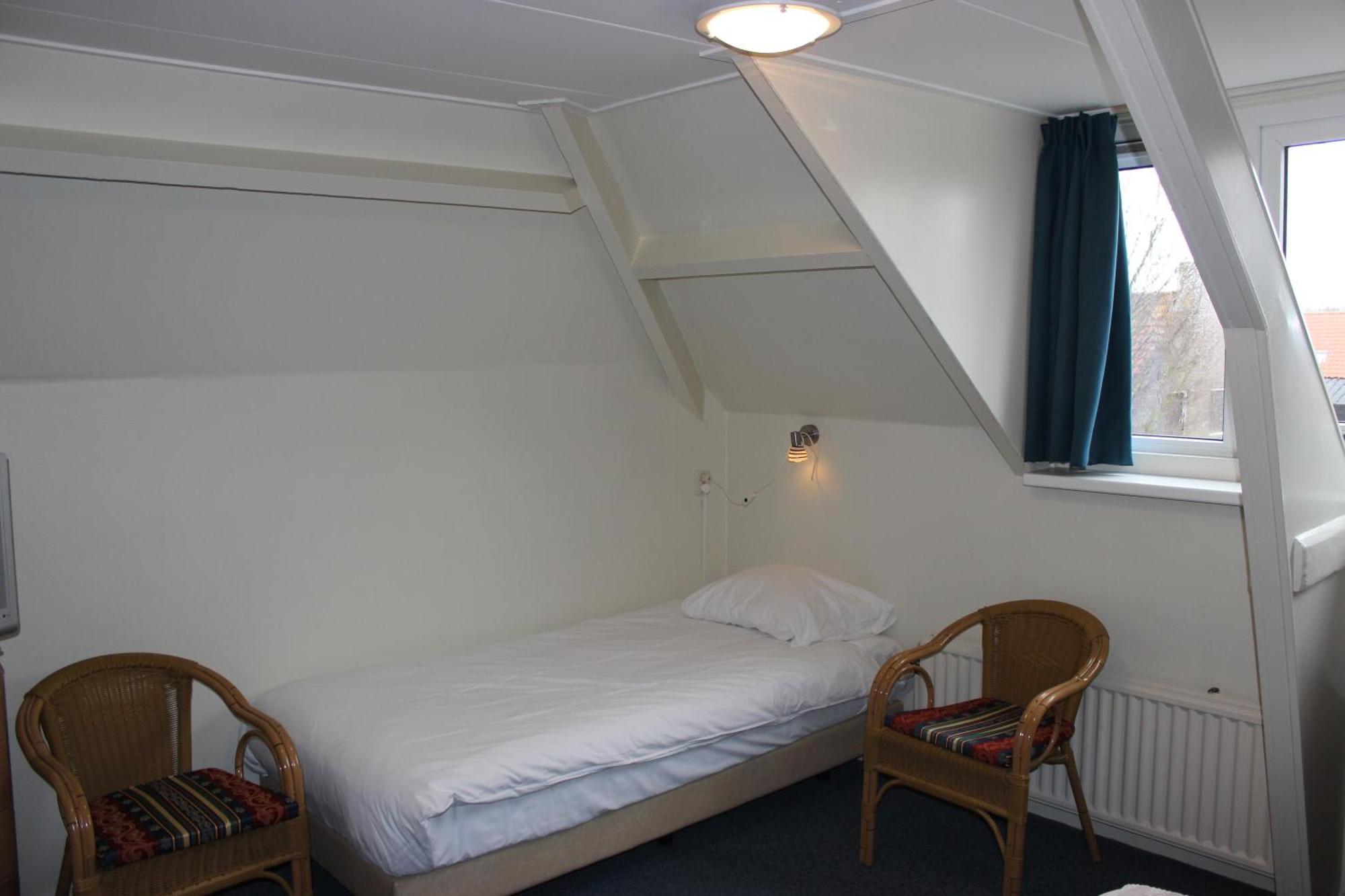 Hotel Cafe Restaurant De Klok Buren  Zimmer foto